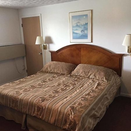 Vista Heights Inn Henrietta Luaran gambar