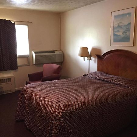 Vista Heights Inn Henrietta Luaran gambar